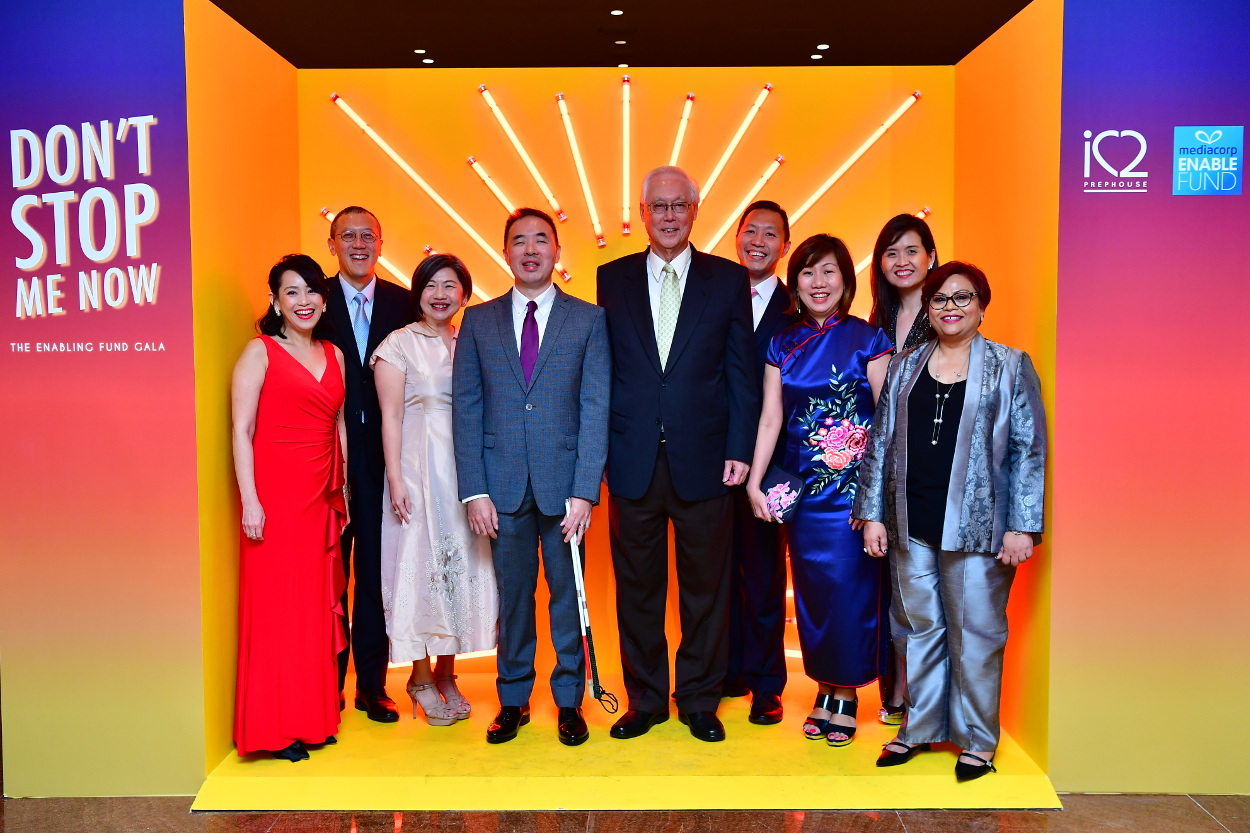 Picture of ESM Goh Chok Tong with iC2 Board of Directors and ED, Chairman and CEO of SG Enable and CEO of MediaCorp.