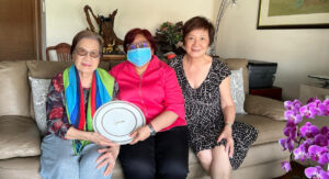 We were pleased to receive a cheque from Mdm Chen for $50,000. Our Executive Director, Ms Jamuna Rani, visited her to present the LKY endorse limited edition Villeroy & Boch plate.