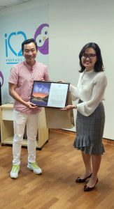 As a gesture of appreciation for Mr. Eric Chua's visit, Dr Audrey Looi, one of our Directors, presented him with an art piece created by one of our students, Matthew Ng.
