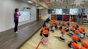 Posso Preschool @ Fernvale recently joined forces with iC2 PrepHouse for a special collaboration as part of this year’s SSDB (Start Small Dream Big) initiative. The aim of this project was to raise awareness about visual impairment, provide an experiential learning opportunity for assisting the visually impaired, and foster an understanding of how our young learners acquire literacy skills through Braille and tactile materials.