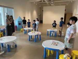 iC2 students and their siblings attended another touch collection workshop by Singapore Art Museum (SAM). This time, they were introduced to Justin Lee’s artwork* titled East & West, represented by a 3D sculpture of a terracotta warrior.