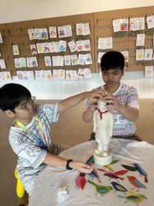 iC2 students and their siblings attended another touch collection workshop by Singapore Art Museum (SAM). This time, they were introduced to Justin Lee’s artwork* titled East & West, represented by a 3D sculpture of a terracotta warrior.