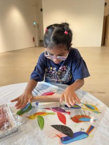 As part of their learning and exploration, the participants had the chance to work with terracotta, a coarse and porous clay.