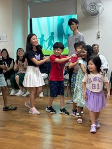 The event was lively with a traditional Lohei, where parents, kids, staff of iC2, and directors celebrated together, symbolizing unity and prosperity.