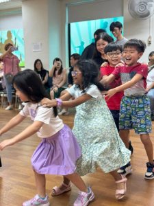 The event was lively with a traditional Lohei, where parents, kids, staff of iC2, and directors celebrated together, symbolizing unity and prosperity.
