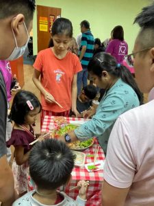 The event was lively with a traditional Lohei, where parents, kids, staff of iC2, and directors celebrated together, symbolizing unity and prosperity.