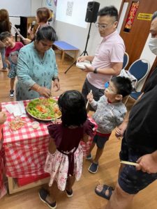 The event was lively with a traditional Lohei, where parents, kids, staff of iC2, and directors celebrated together, symbolizing unity and prosperity.