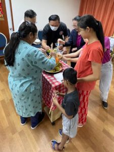 The event was lively with a traditional Lohei, where parents, kids, staff of iC2, and directors celebrated together, symbolizing unity and prosperity.