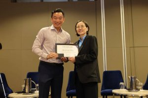 Mr Eric Chua (Senior Parliamentary Secretary, Ministry of Law & Ministry of Social and Family Development) presents a Certificate of Appreciation to iC2 Vision Teacher, Lay Hong